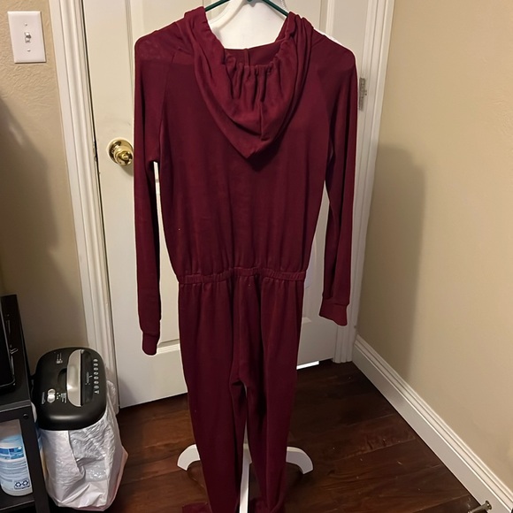 Fashion Nova Hooded Jumpsuit Burgundy Size Small - Picture 3 of 4